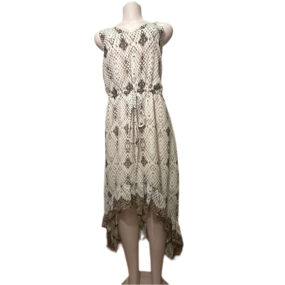 Lavender Brown Dresses & Skirts - NWT LAVENDER BROWN Elegant Sleeveless Patterned Dress